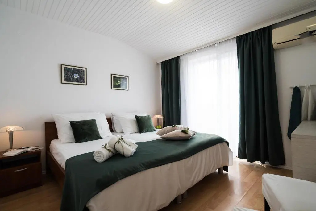 Rooms Lana