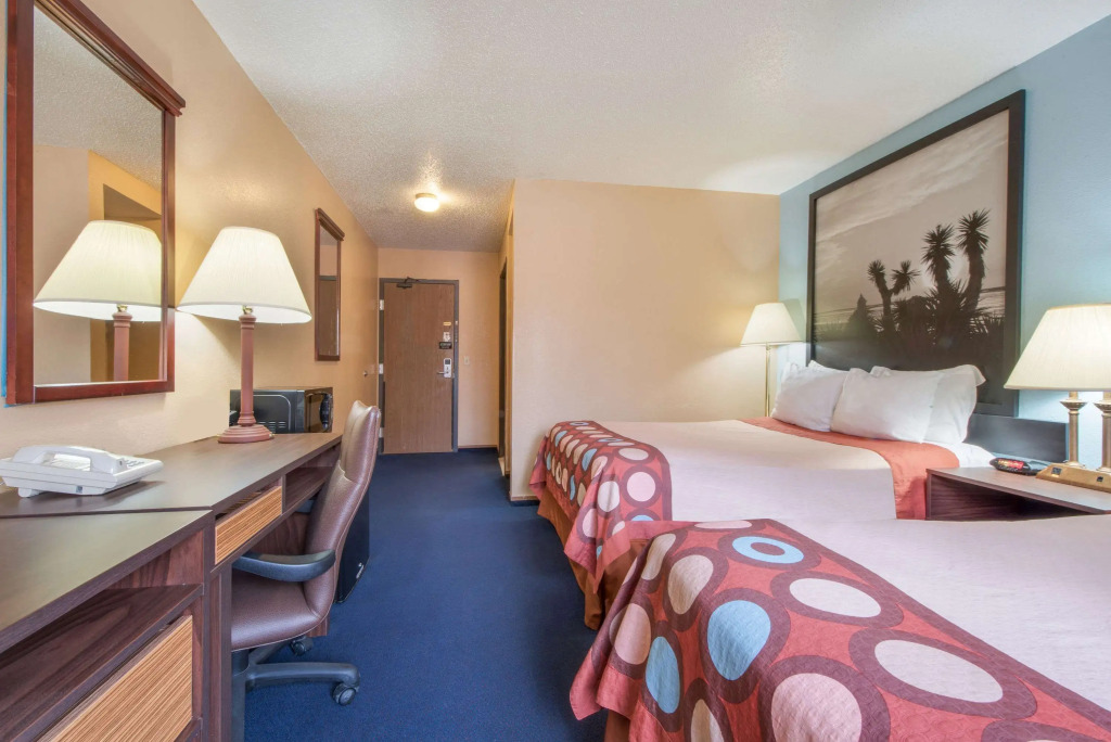 Super 8 by Wyndham College Station
