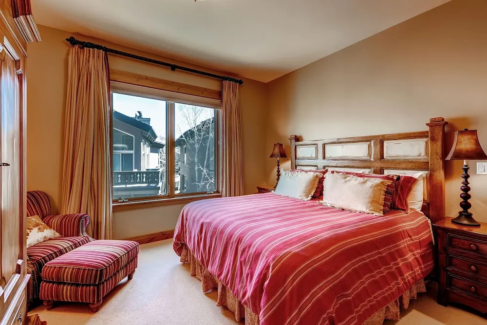5br/5ba , Ski In/out In Arrowhead, 3523 Sq Ft! 5 Bedroom Condo by RedAwning