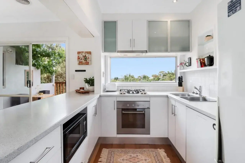 Scenic Serenity Large Family Home in Geelong