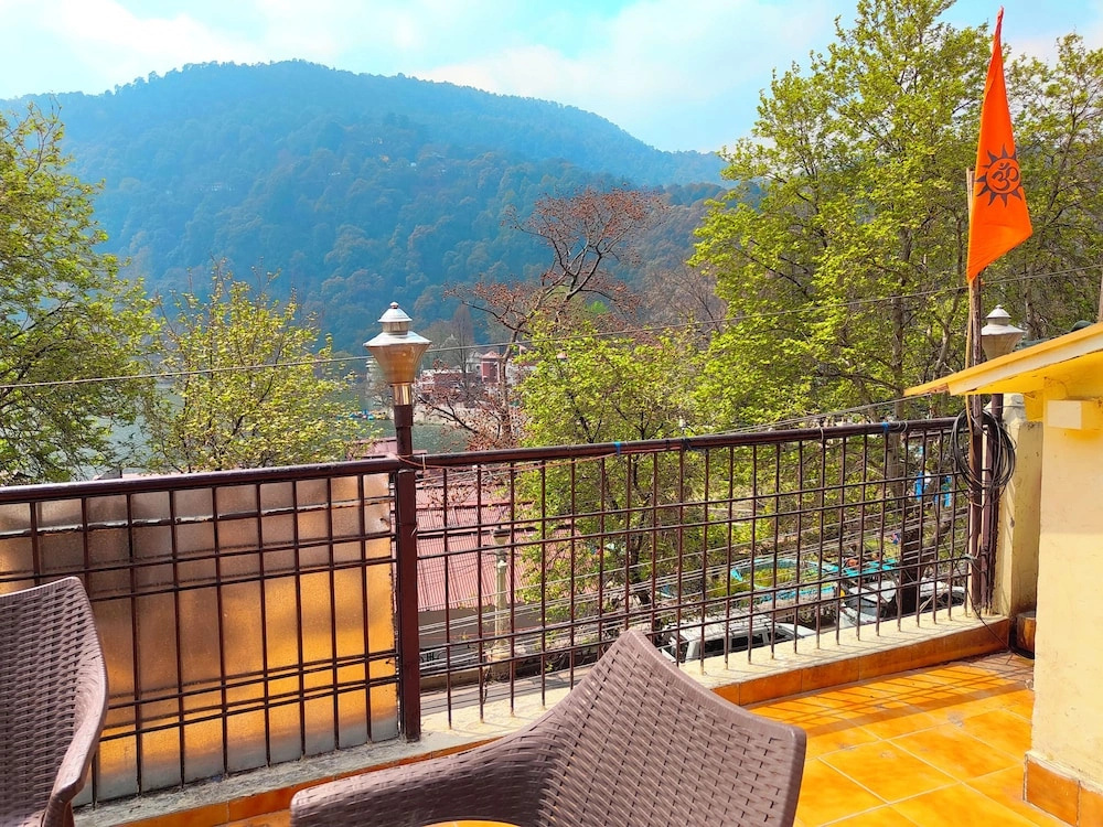 Hotel Flatties Mall Road Nainital