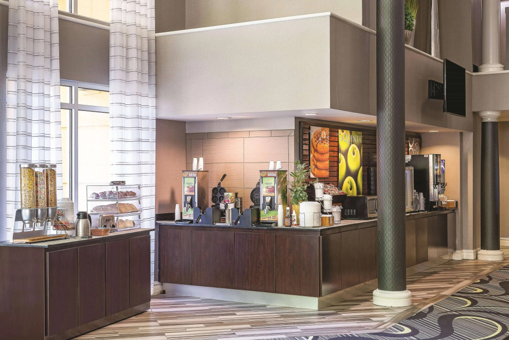 La Quinta Inn & Suites by Wyndham University Area Chapel Hill
