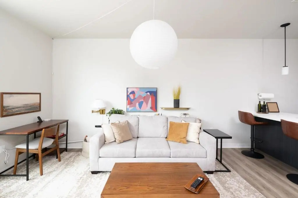 Flexhome East Side 1BR E3 - Brady St Balcony Lounge