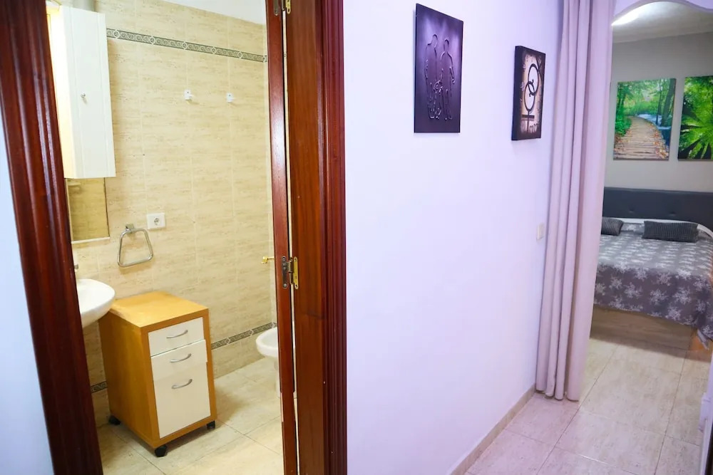 HAPPY ROOM
