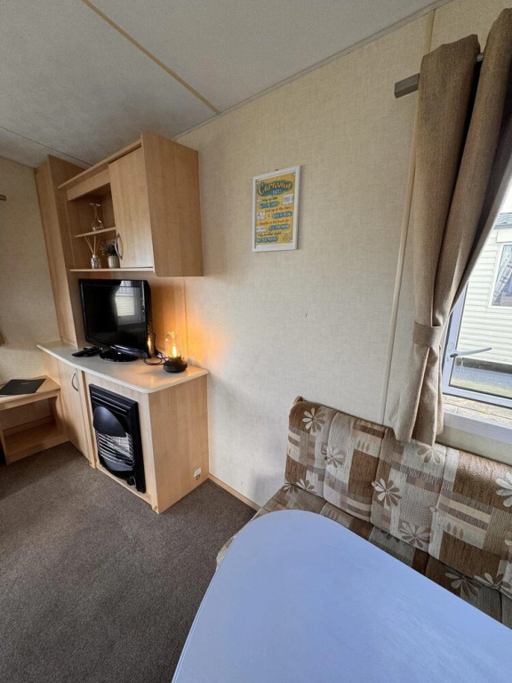 3 Bed Caravan - Sleeps 8 - Pet Friendly, Parking