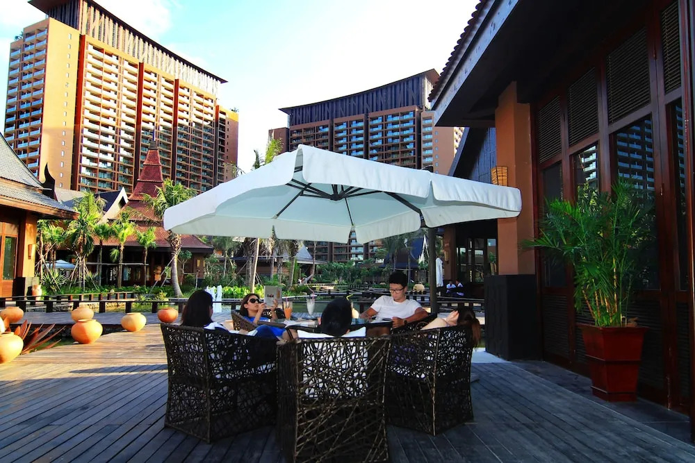 Coconut Grove Hotel