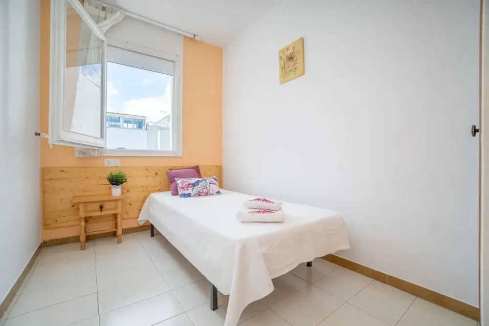 Apartment in Empuriabrava With Lake Views