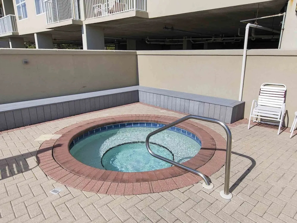 Palm Court Yacht Club #303