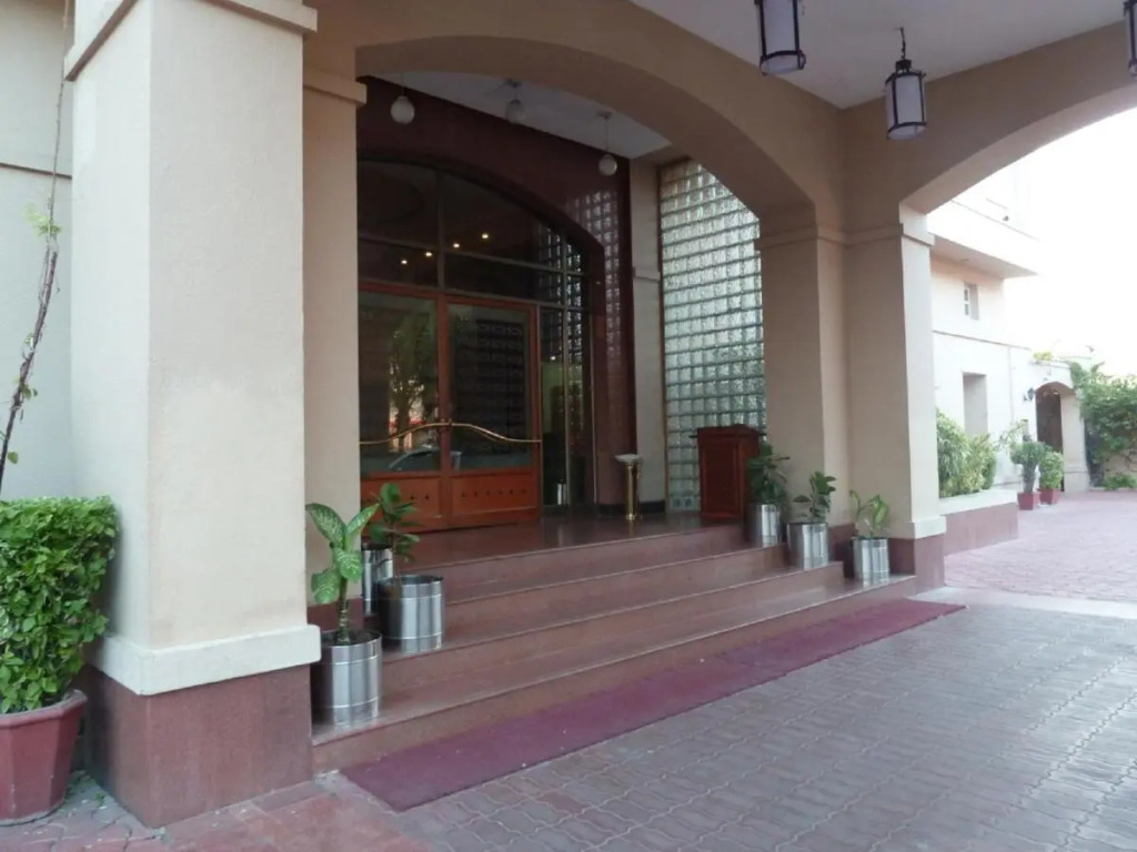 Hotel Paras