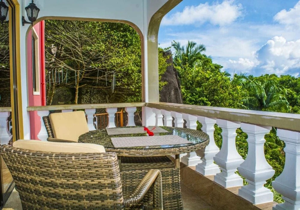 Les Elles Guesthouse Self Catering