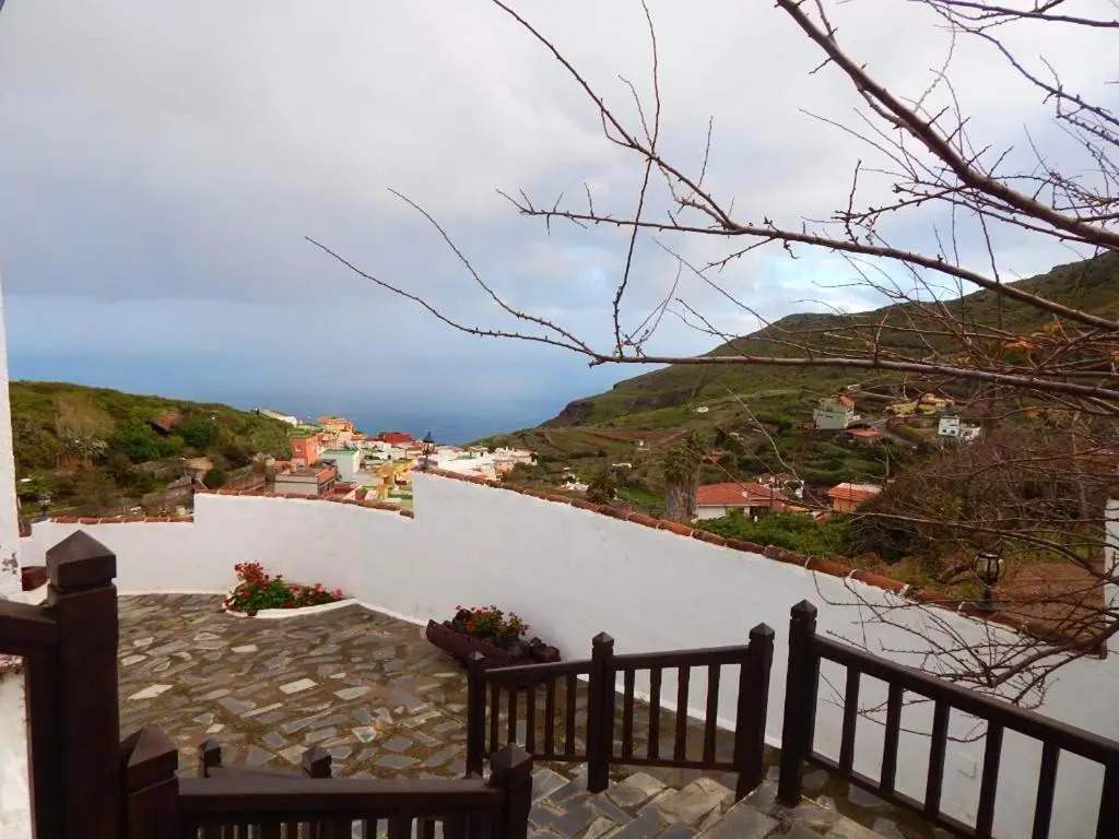 Apartment With 2 Bedrooms in Los Silos, With Furnished Terrace and Wifi - 5 km From the Beach