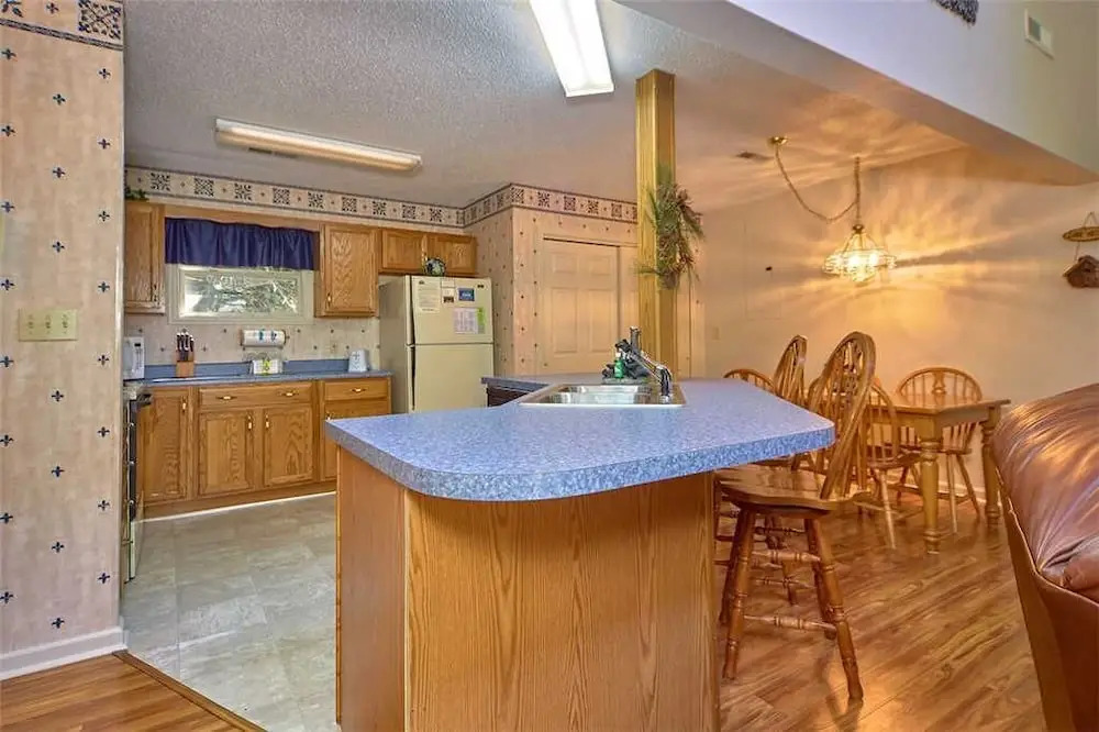 Mountain Hideaway 1 Bedroom Home with Fireplace