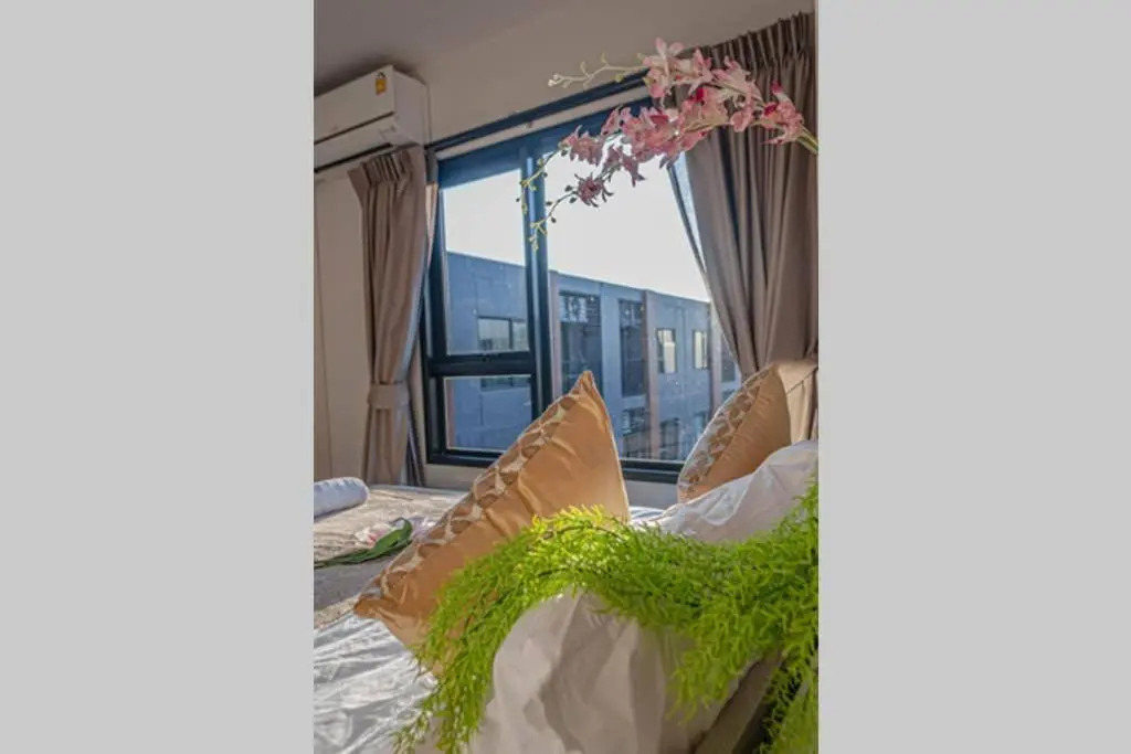 1BR Mountain/Pool View at Central festival mall.