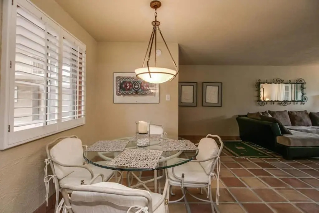 Charming 1-bdrm Condo Steps to Old Town Scottsdale