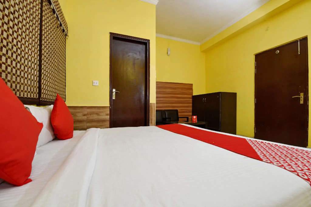 Super Hotel O GMS Road Ballupur Chowk Formerly Maira Residency
