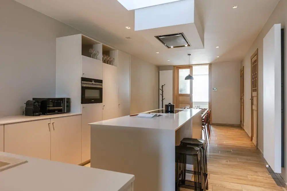 House Tilo Charming Holiday Home in Ypres for 8 Guests History Nature and Relaxation
