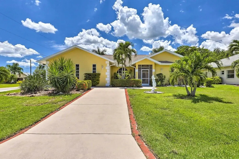 Pool & Fire Pit: Cape Coral Golf Course Getaway