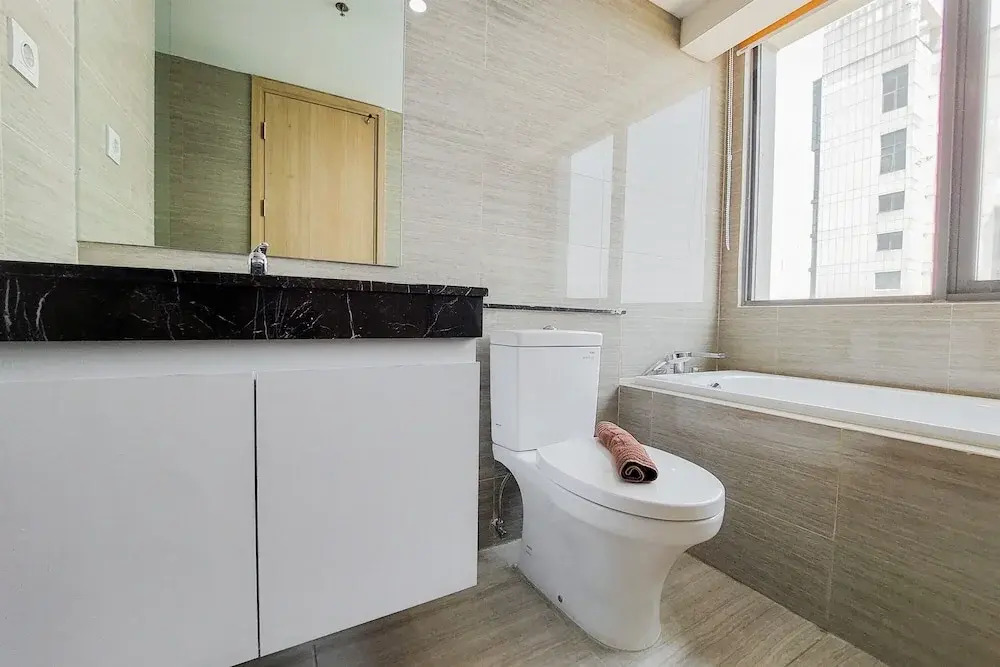 Spacious and Lavish 3BR at Hillcrest House Apartment By Travelio