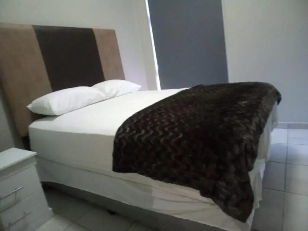 One Bedroom Self Catering Unit Central By The Mall