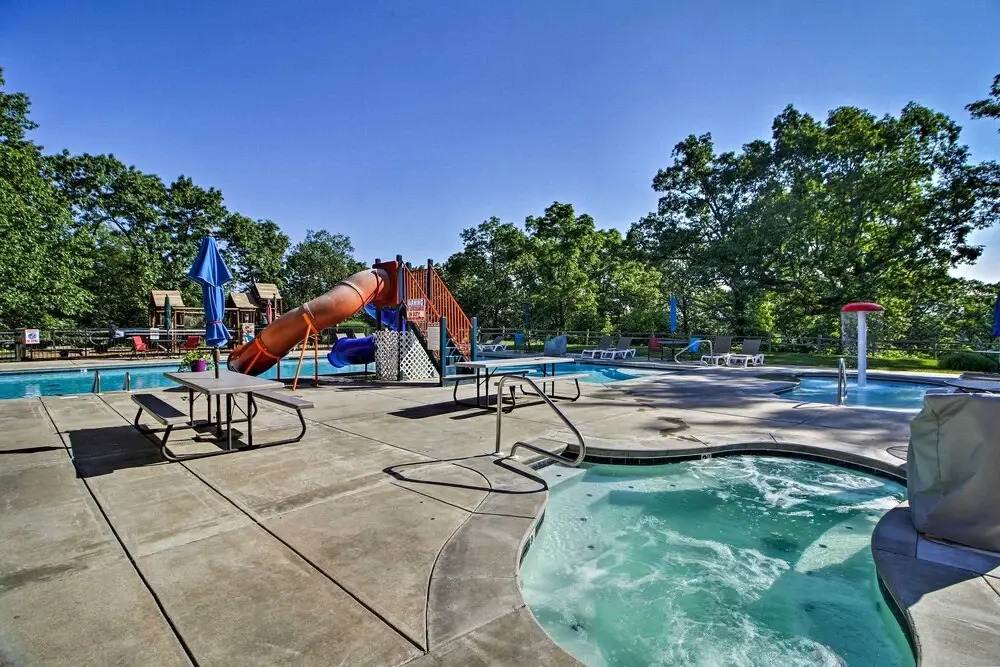 Families Welcome! Branson Resort-style Getaway