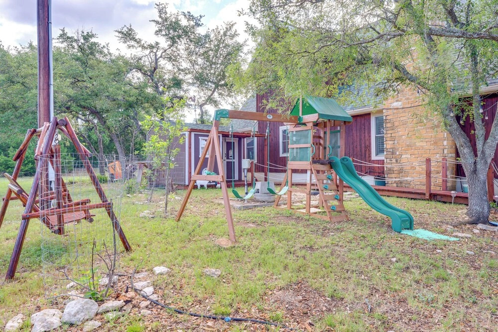 Pet-friendly Canyon Lake Cabin, 1 Mi to Water!