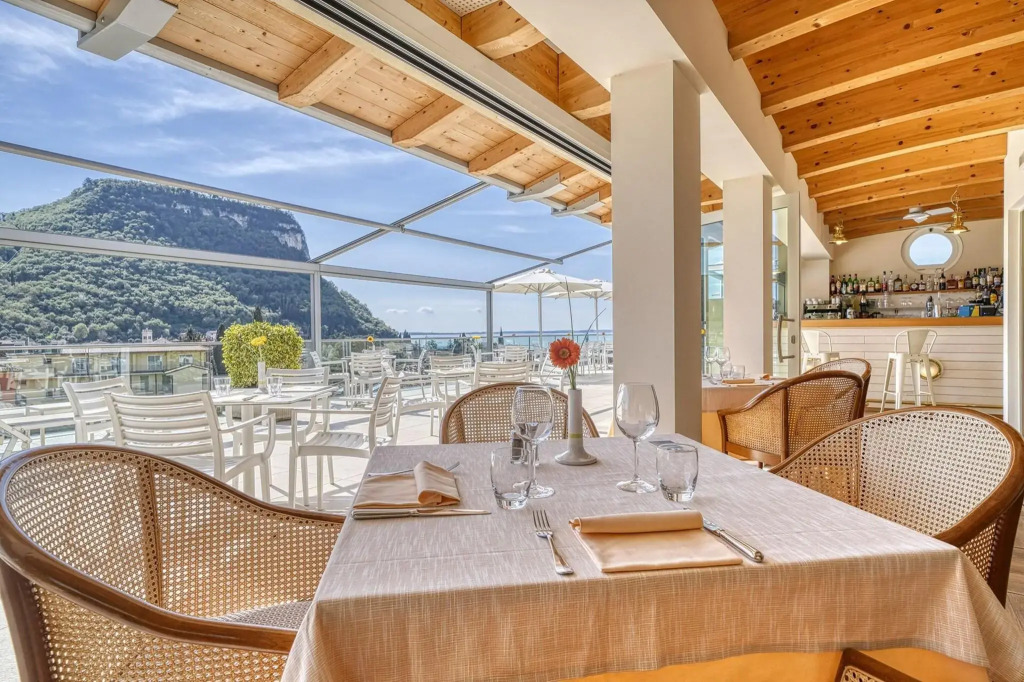 Sky Pool Hotel Sole Garda