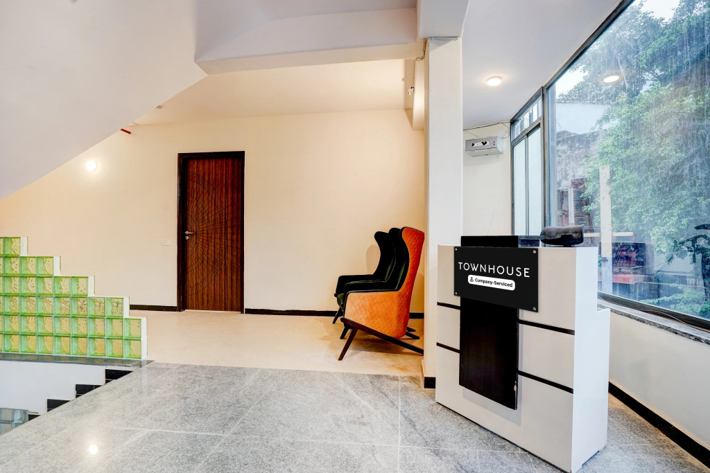 Townhouse Preet Vihar Metro Station