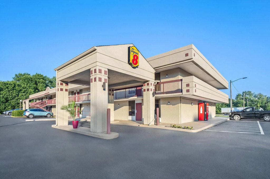 Super 8 by Wyndham Commerce