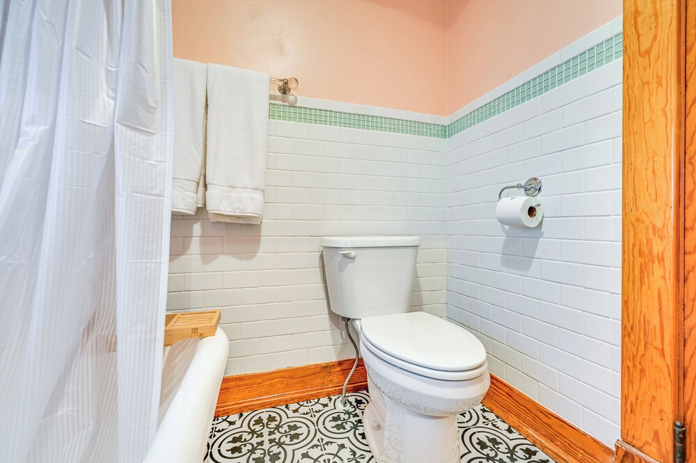 Dog-friendly Atlantic Farmhouse w/ Spacious Yard!
