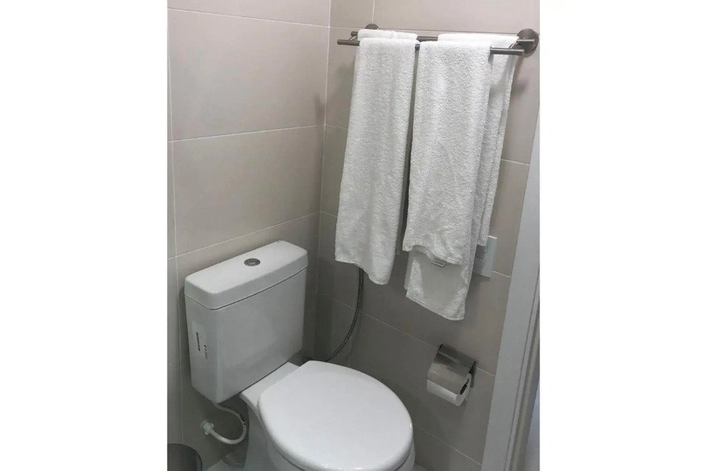 Resort em Arraial do Cabo, Desfrute de momentos inesquecíveis em uma apartamento de luxo com 2 quartos, 2 banheiros e 2 vagas de carro entre a praia e a lagoa