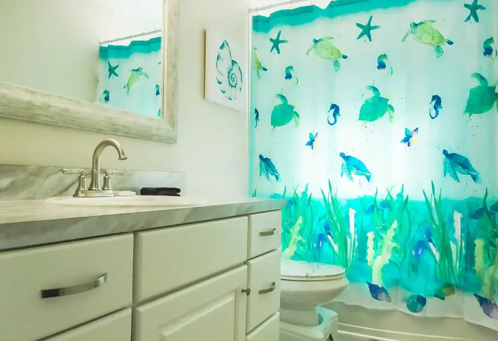 Tropical themed 7-bedroom pool home near Disney!, Kissimmee, US
