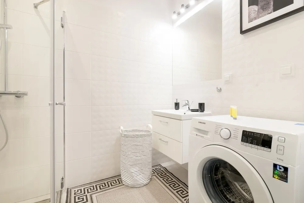 Warsaw Airport 3 Bedroom Apartment