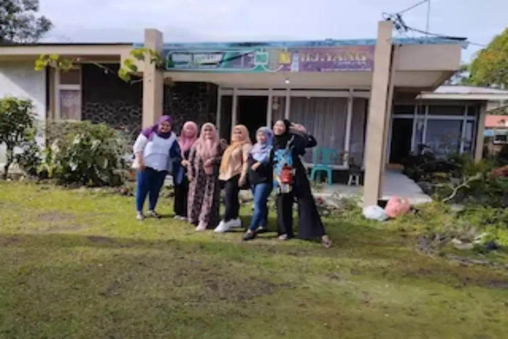 EXPRESS O 92070 Mando Homestay Syariah Near KANTOR LURAH Bukik Apik Puhun