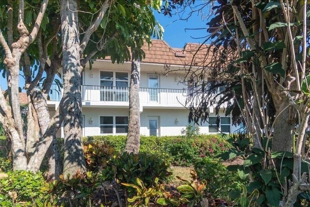 Seabreeze 2 Bedroom Home by Redawning
