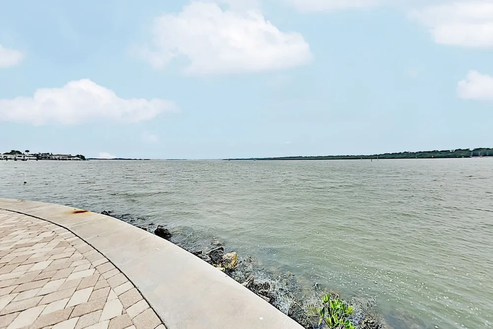 Updated Bayside Getaway: Pool, Hot Tub, Near Beach 1 Bedroom Condo