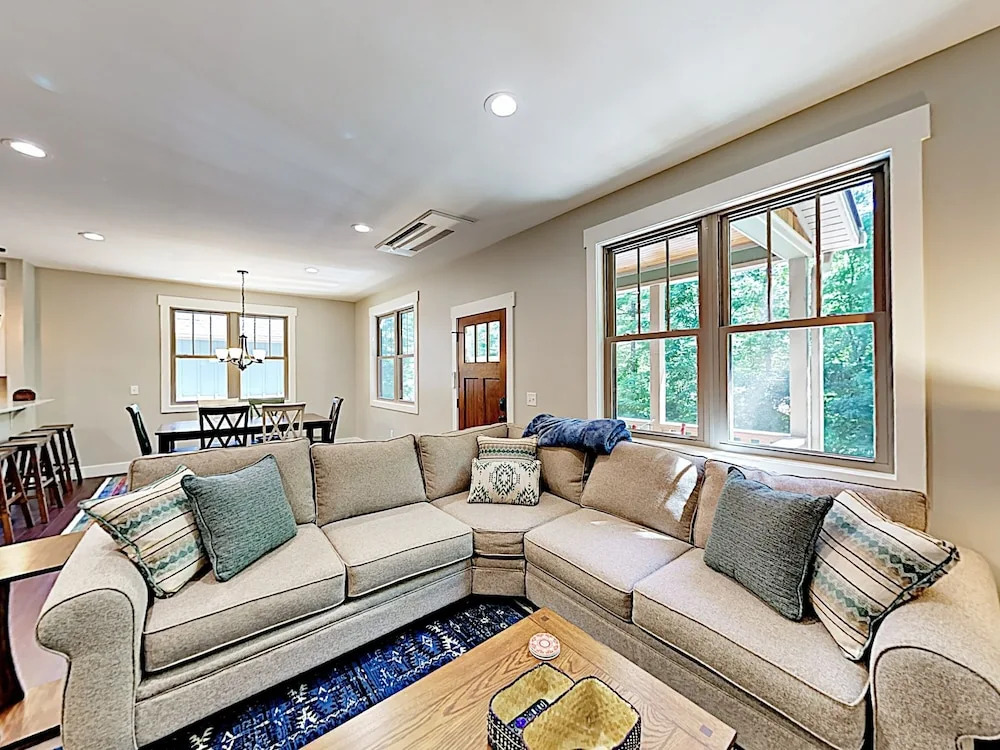 New Listing! Brand-new Near Downtown 3 Bedroom Home