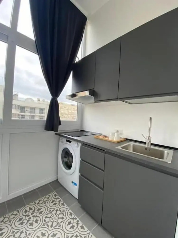 Bari LandLord 242