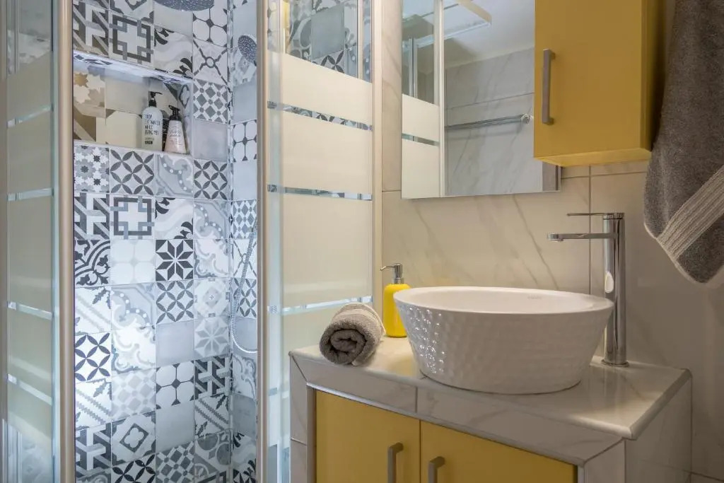 Elegant & Modern Apartment In The Heart Of Athens
