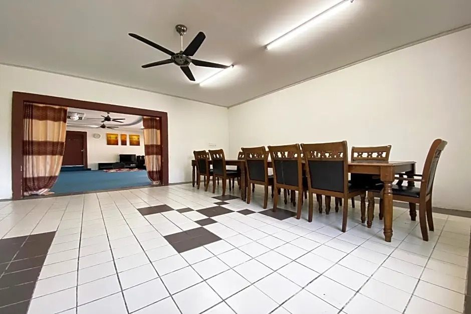 OYO Home 90319 Ambong Bay Resthouse Homes