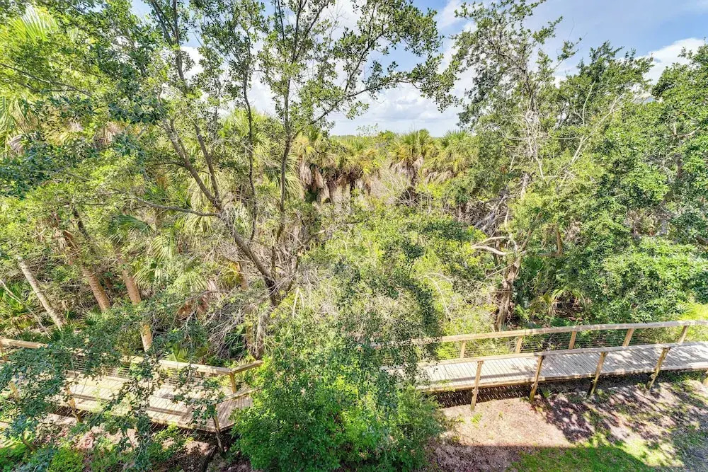 New Smyrna Beach Condo w/ Balcony & Ocean Walk