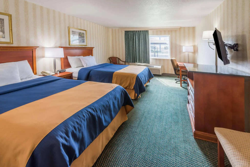 Columbus Grand Hotel & Banquet Center