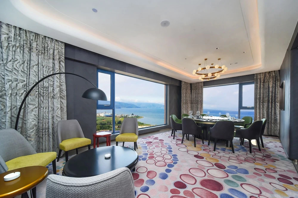 Dolphin Bay Hotel