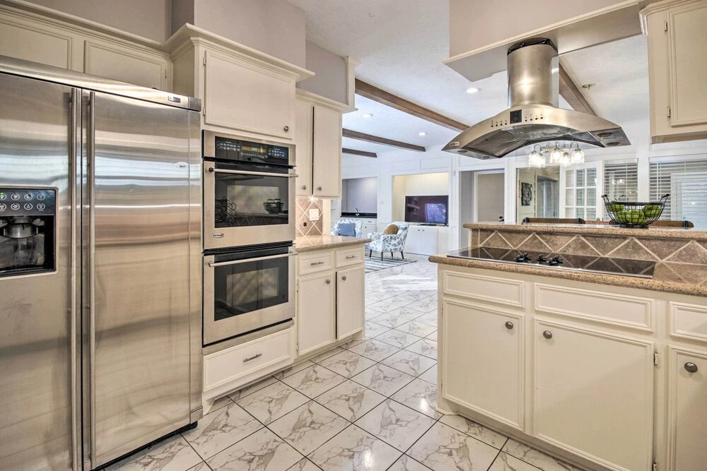 Quiet West Houston Home w/ Patio, Walk to Shops!
