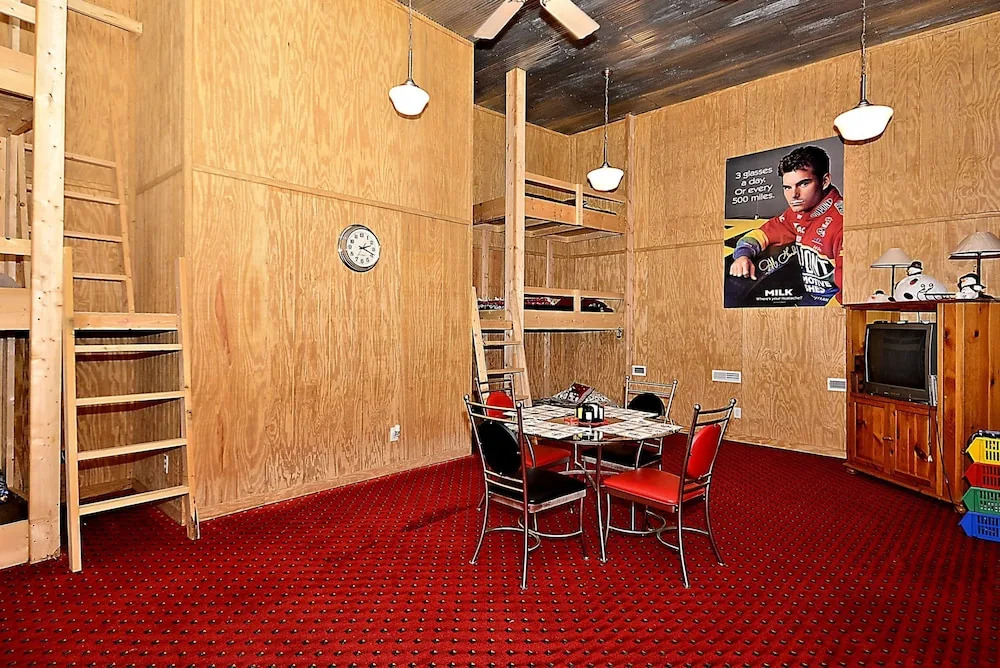 Ski Bums Inn