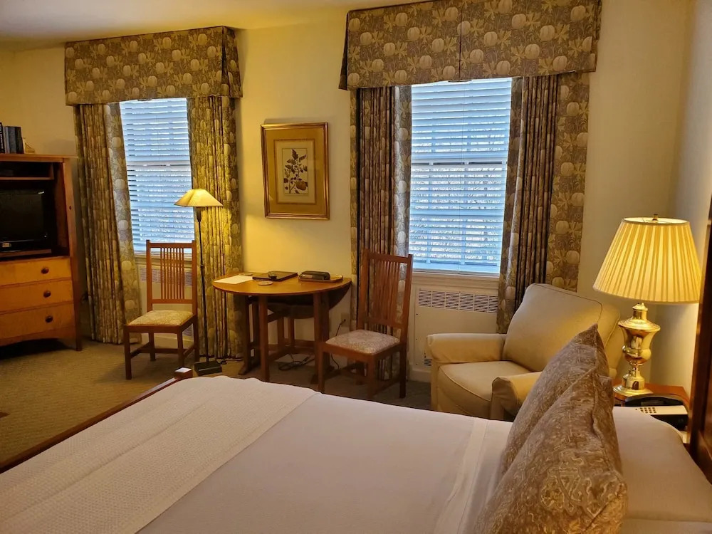 Geneva On The Lake Boutique Resort Hotel