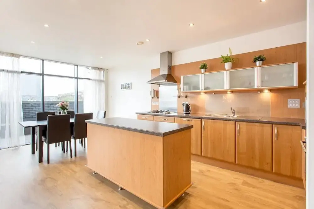 Bright Riverside Apt. w/ Terrace
