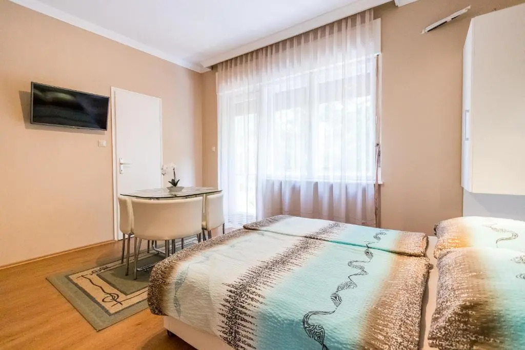 Lara Apartments