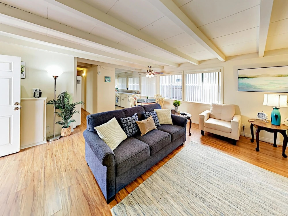 1137 Montauk Ln Duplex Lower Unit 2 Bedrooms 1 Bathroom Duplex