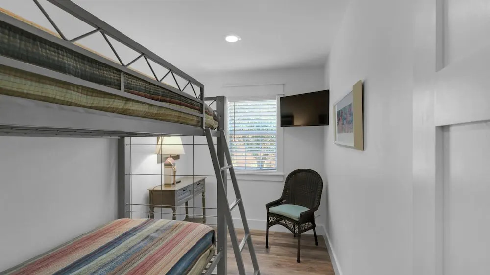 5 Minutes to the Beach; Old Florida Charm + Modern Upgrades