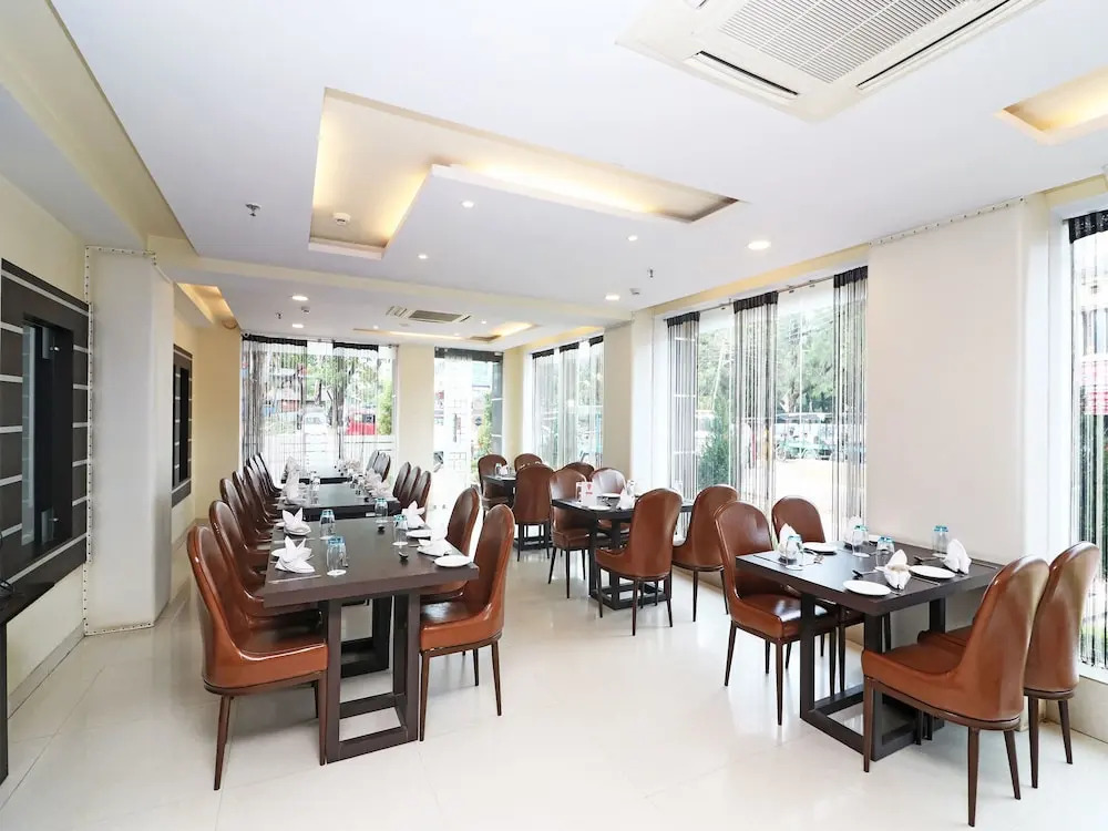 OYO 7054 Hotel Amabalika